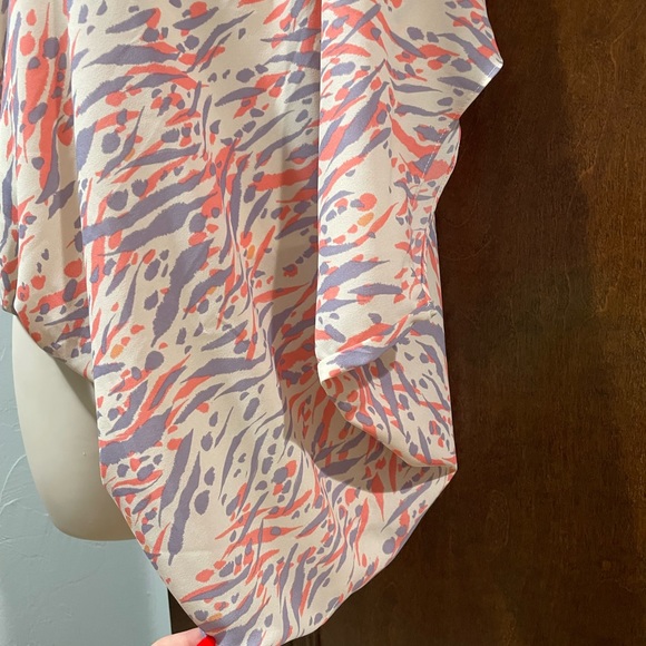 Impeccable, pig-One shoulder Flowy Blouse - Picture 3 of 8